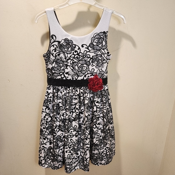 Emely West White and Black Hollidays Girls Velvet Floral detail size Girls 16 - Picture 13 of 13